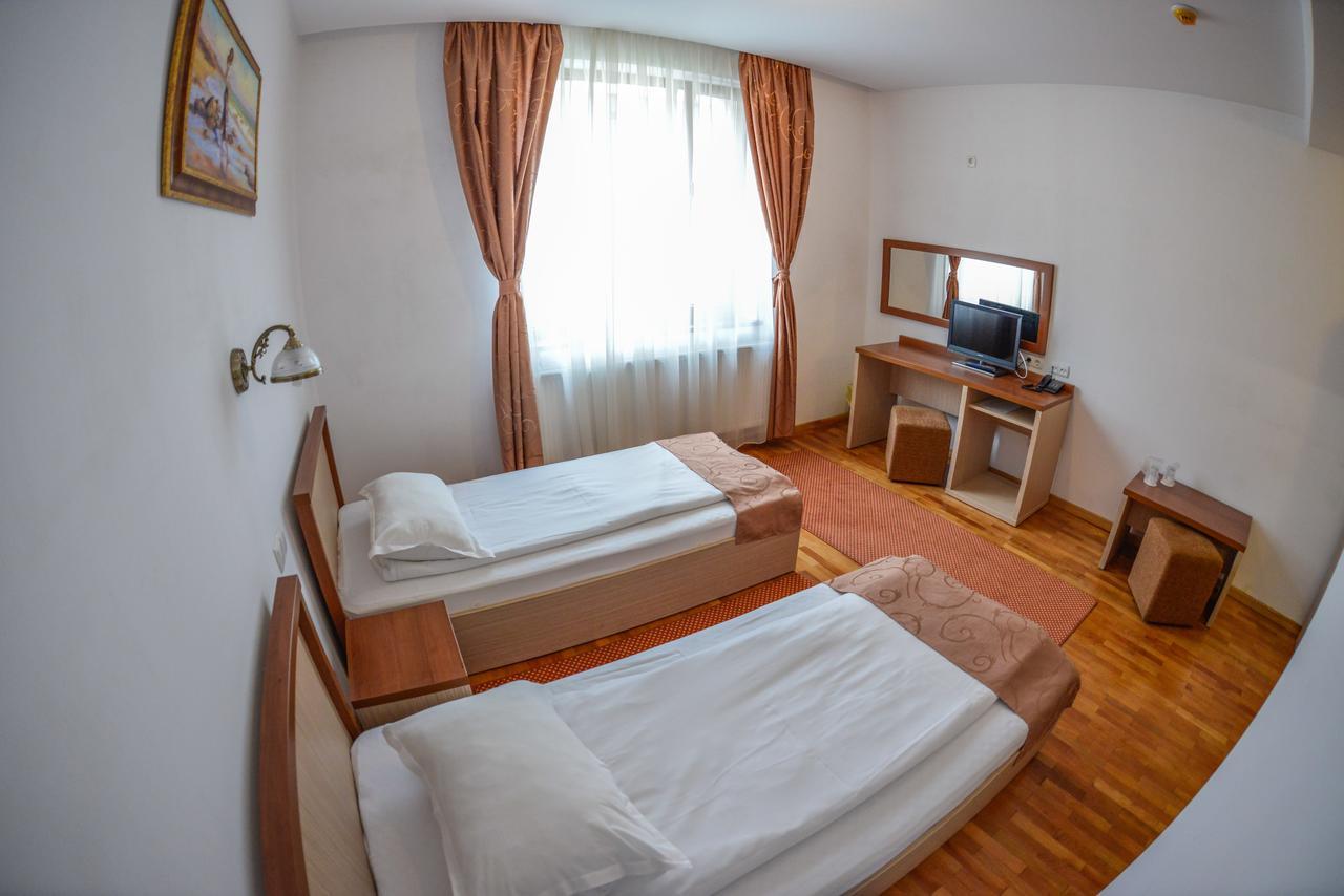 Hotel Posada Râmnicu Vâlcea Esterno foto